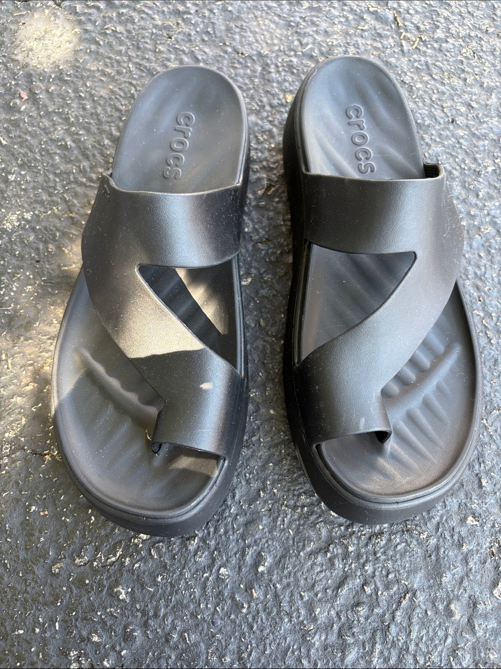 CROCS Men’s Black Cross-Strap Slide Sandals
